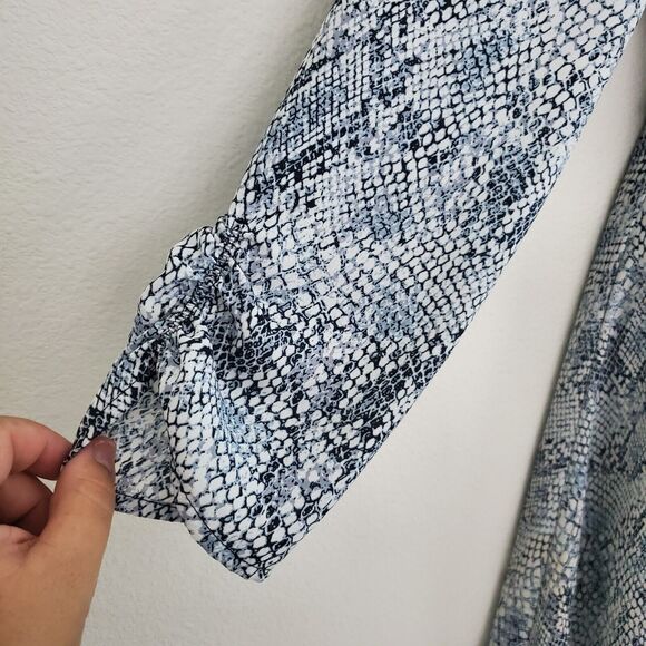 Gianni Bini Women's Wrap Dress Small Gray Snakeskin Print Mini Ruffle - Picture 6 of 11